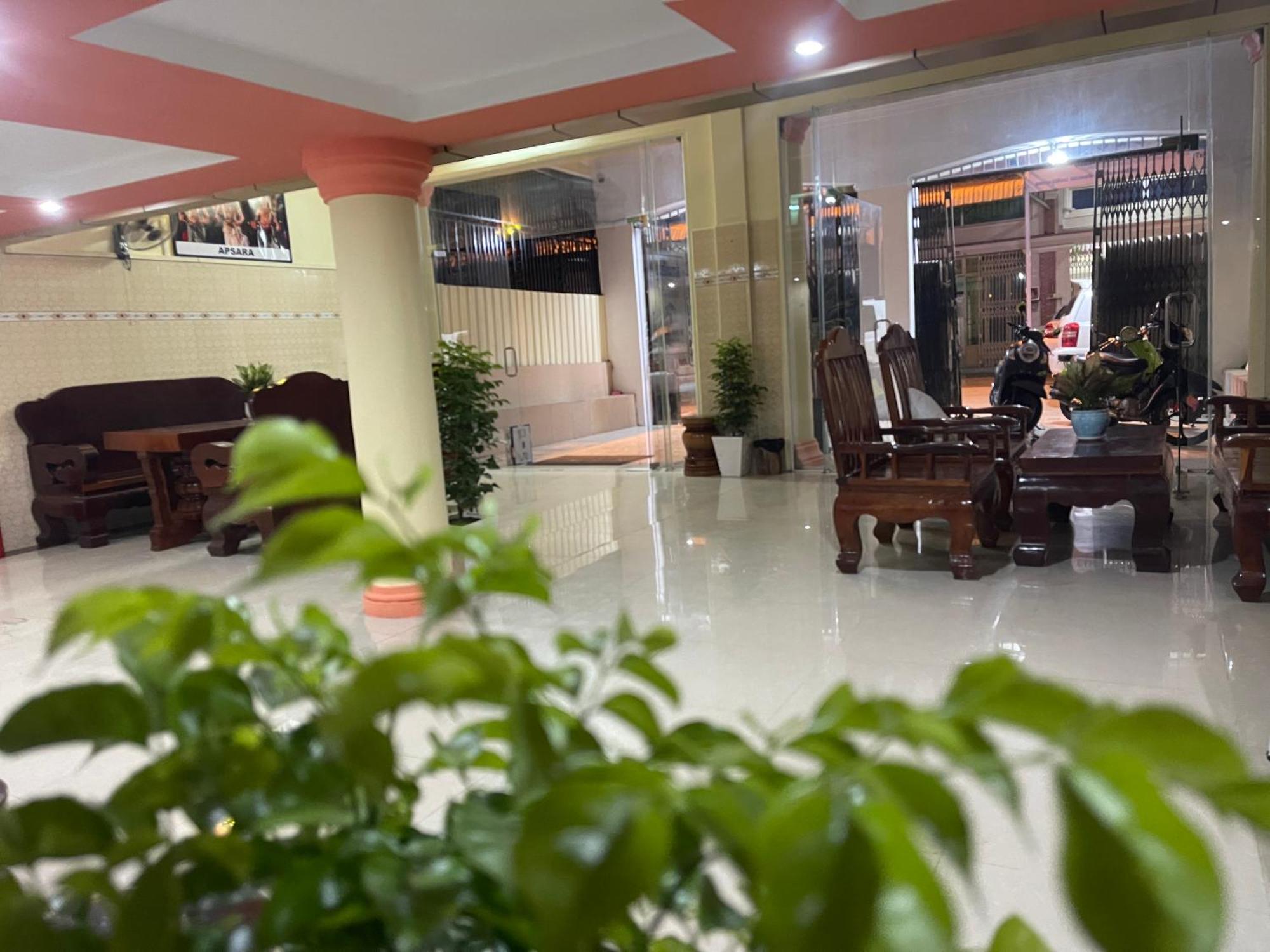 White House II Hotel Phnom Penh Ngoại thất bức ảnh