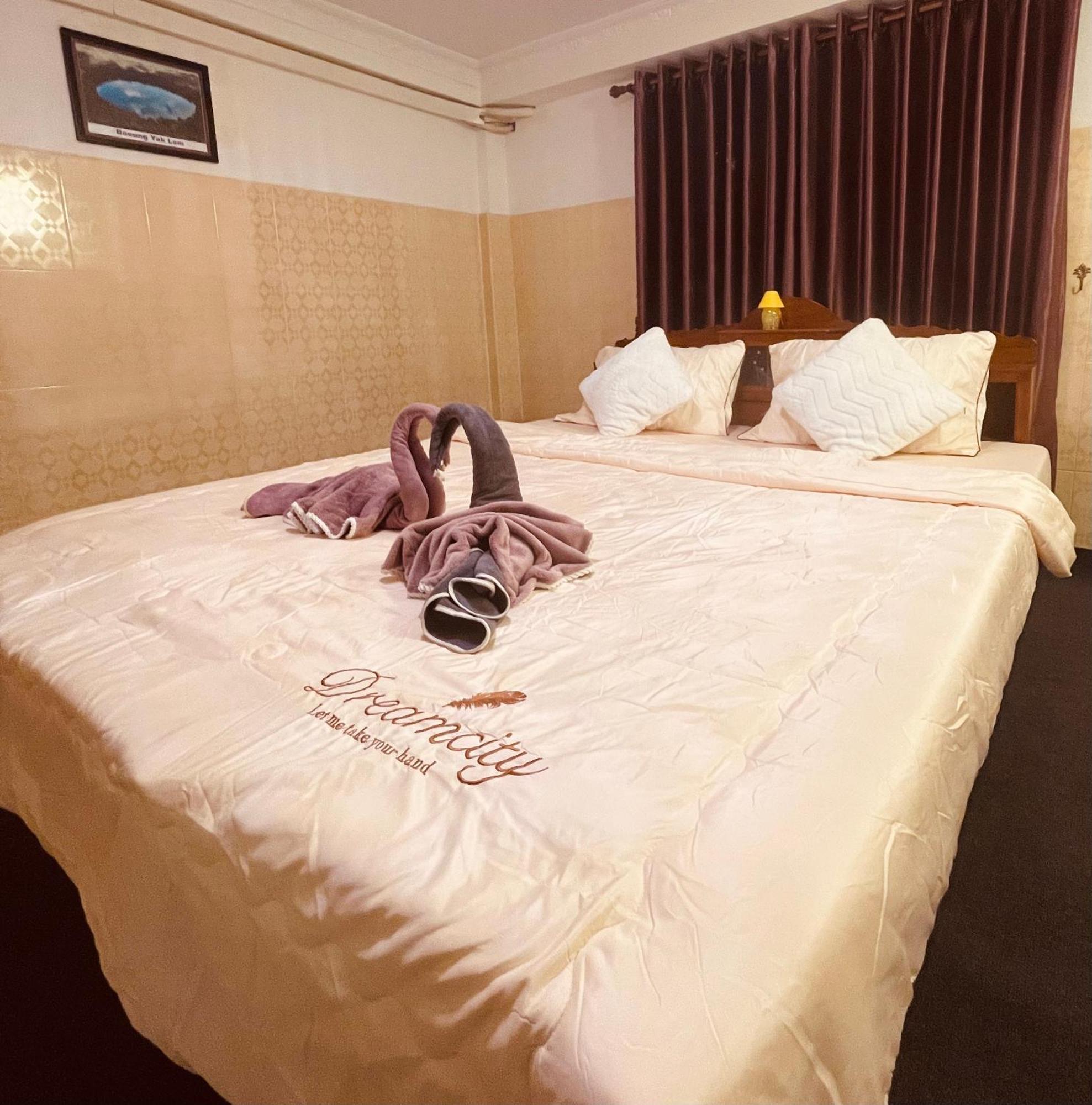 White House II Hotel Phnom Penh Ngoại thất bức ảnh