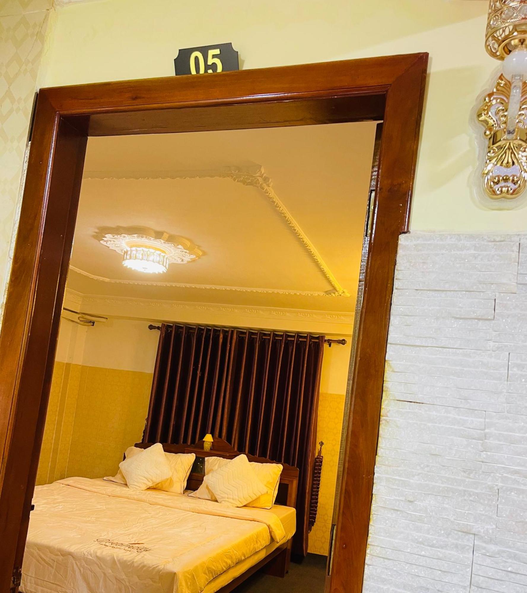 White House II Hotel Phnom Penh Ngoại thất bức ảnh